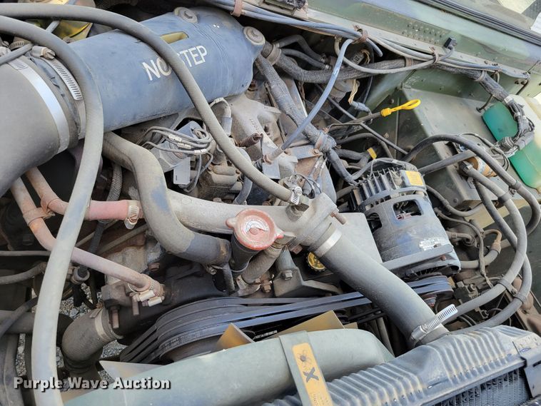 image for item DM2493 1989 Am General M998 Humvee  SUV