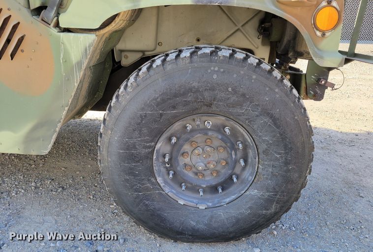 image for item DM2493 1989 Am General M998 Humvee  SUV