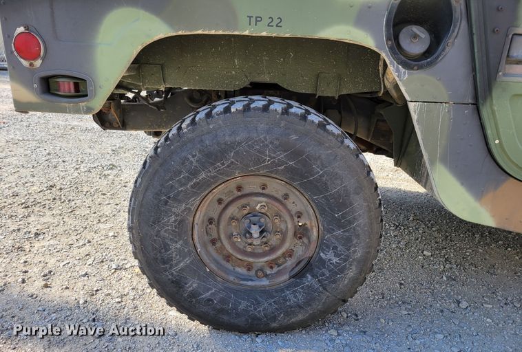 image for item DM2493 1989 Am General M998 Humvee  SUV