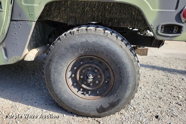 image for item DM2493 1989 Am General M998 Humvee  SUV