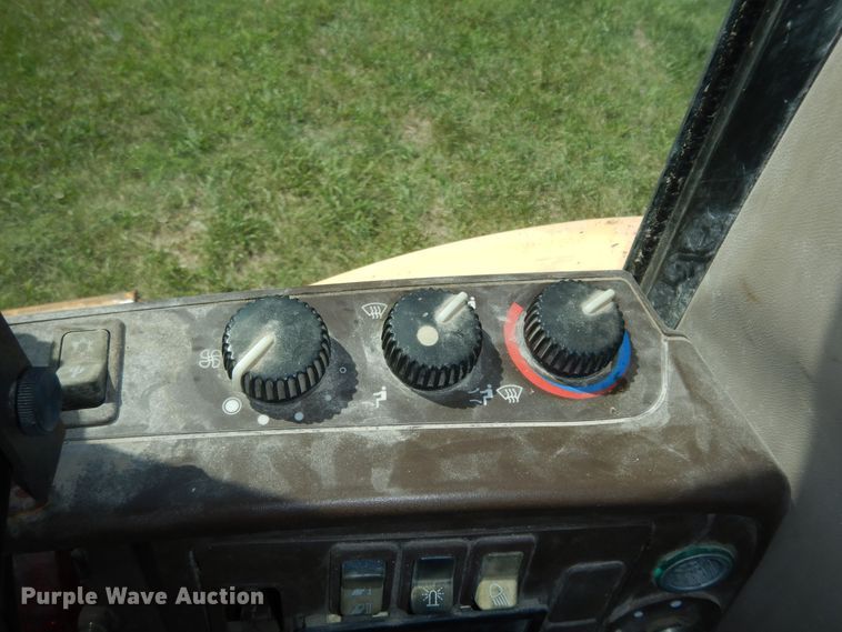 image for item DM3051 2004 John Deere 6420  tractor