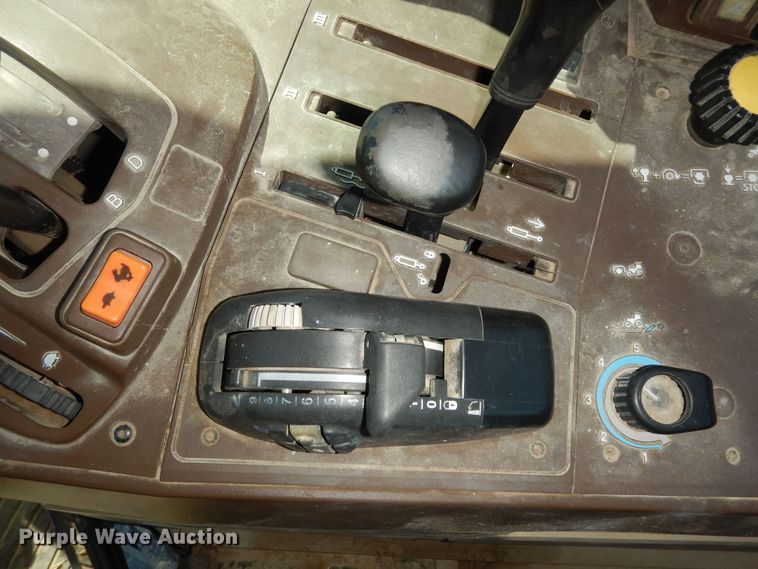 image for item DM3051 2004 John Deere 6420  tractor