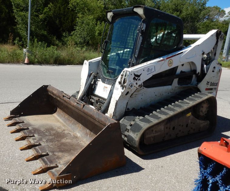 image for item DM3053 2014 Bobcat T750  tracked skid steer loader