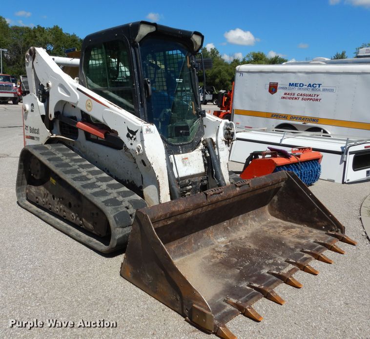 image for item DM3053 2014 Bobcat T750  tracked skid steer loader