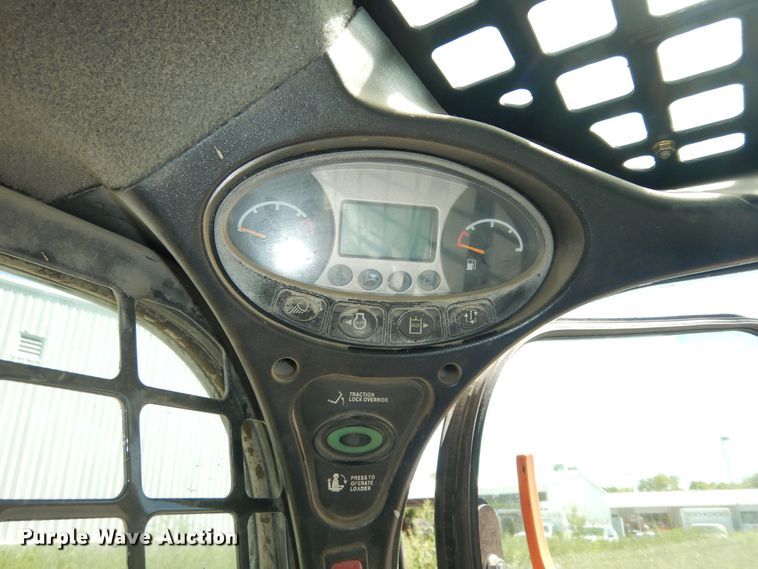 image for item DM3053 2014 Bobcat T750  tracked skid steer loader