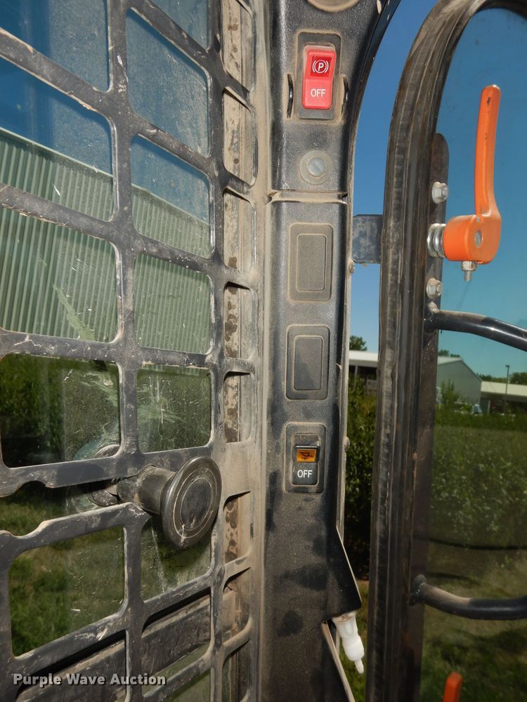 image for item DM3053 2014 Bobcat T750  tracked skid steer loader