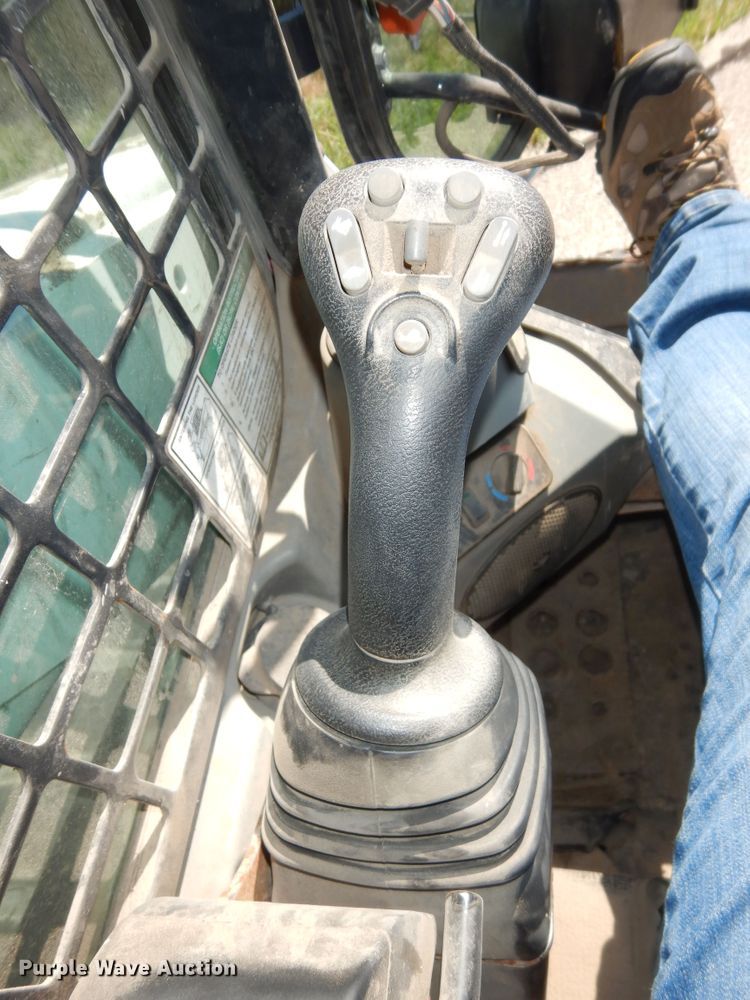 image for item DM3053 2014 Bobcat T750  tracked skid steer loader