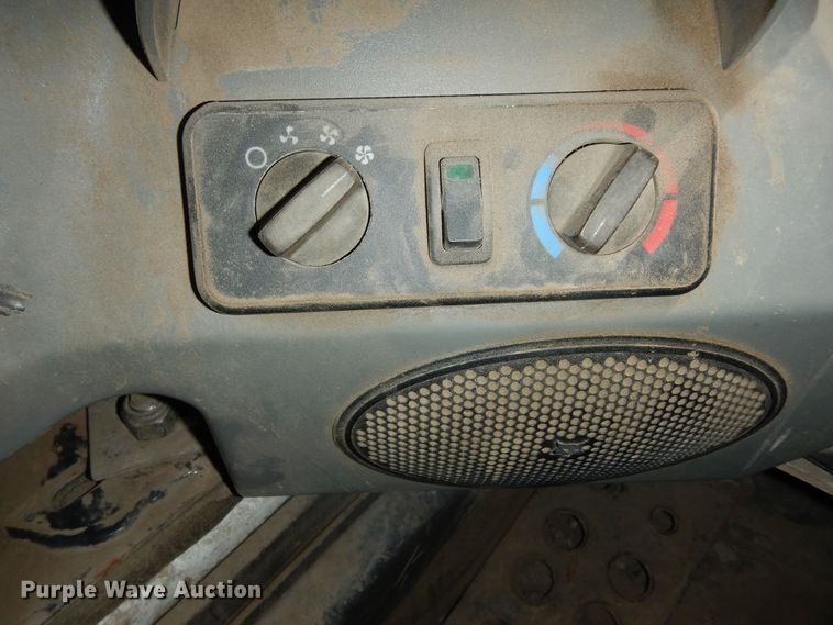 image for item DM3053 2014 Bobcat T750  tracked skid steer loader