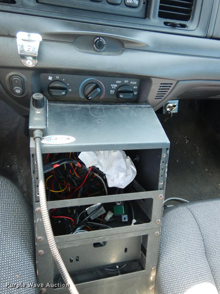 image for item DM3079 2004 Ford Crown Victoria Police Interceptor