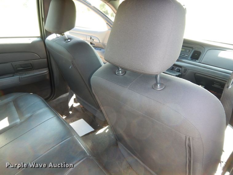 image for item DM3079 2004 Ford Crown Victoria Police Interceptor