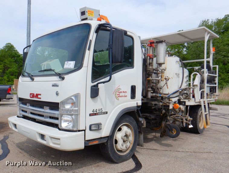 image for item DP4167 2008 GMC W5500HD  paint striping truck