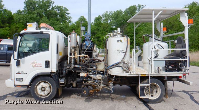 image for item DP4167 2008 GMC W5500HD  paint striping truck