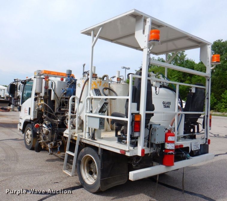 image for item DP4167 2008 GMC W5500HD  paint striping truck