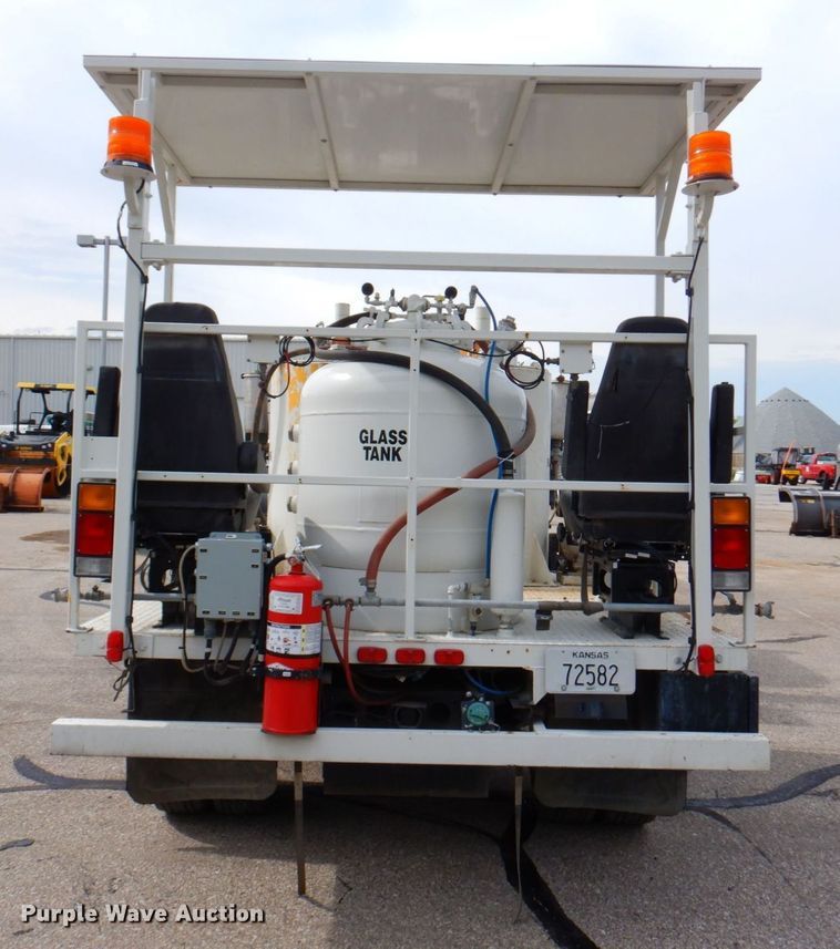 image for item DP4167 2008 GMC W5500HD  paint striping truck