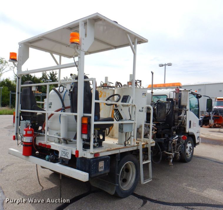 image for item DP4167 2008 GMC W5500HD  paint striping truck