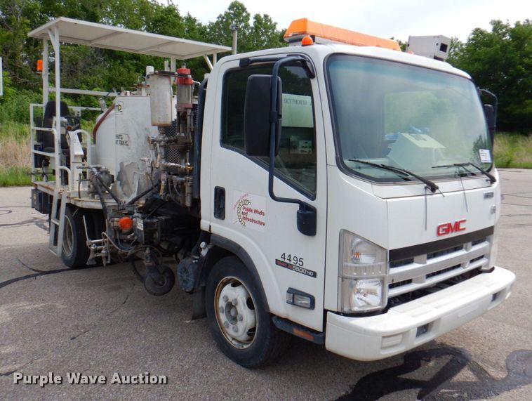 image for item DP4167 2008 GMC W5500HD  paint striping truck