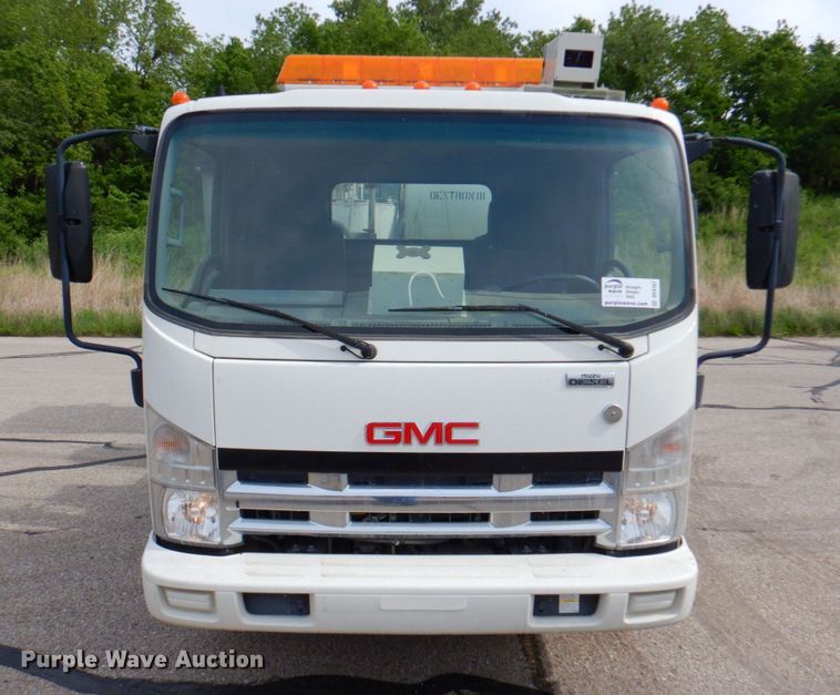image for item DP4167 2008 GMC W5500HD  paint striping truck