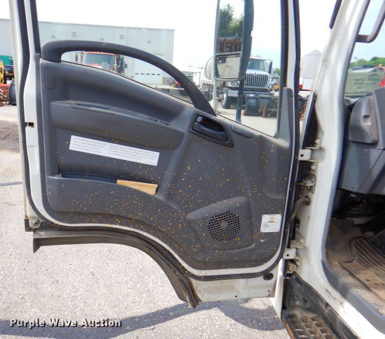 image for item DP4167 2008 GMC W5500HD  paint striping truck