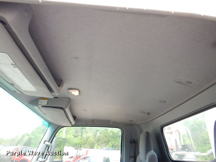 image for item DP4167 2008 GMC W5500HD  paint striping truck