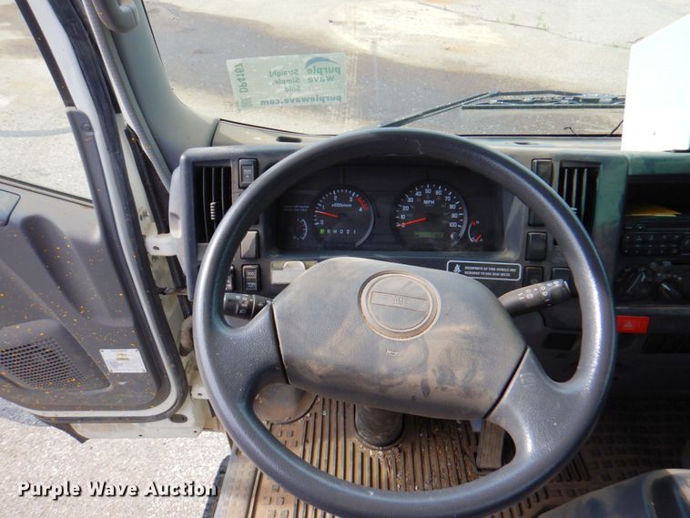 image for item DP4167 2008 GMC W5500HD  paint striping truck