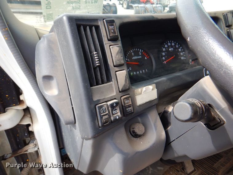 image for item DP4167 2008 GMC W5500HD  paint striping truck