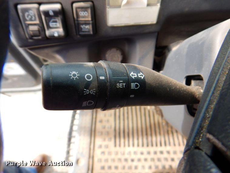 image for item DP4167 2008 GMC W5500HD  paint striping truck