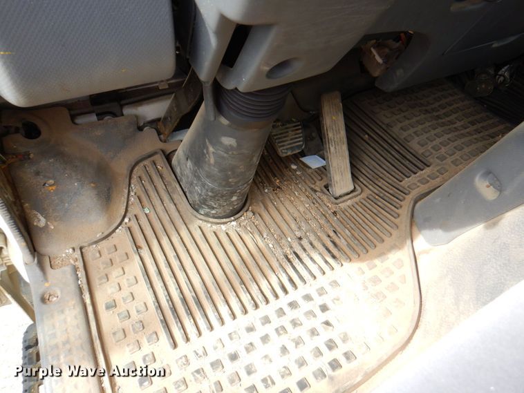 image for item DP4167 2008 GMC W5500HD  paint striping truck