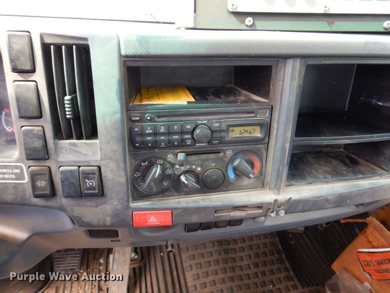 image for item DP4167 2008 GMC W5500HD  paint striping truck