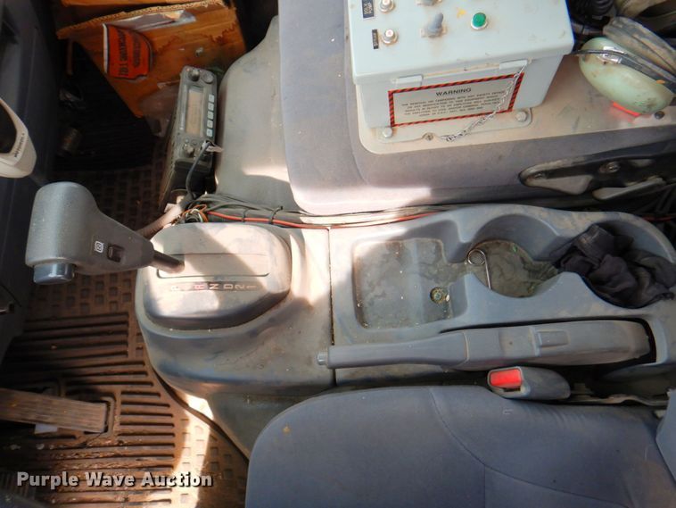 image for item DP4167 2008 GMC W5500HD  paint striping truck