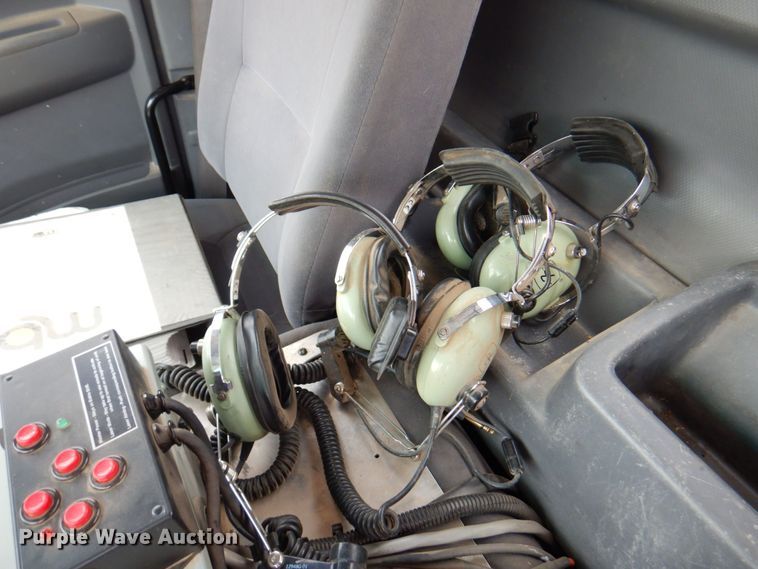 image for item DP4167 2008 GMC W5500HD  paint striping truck