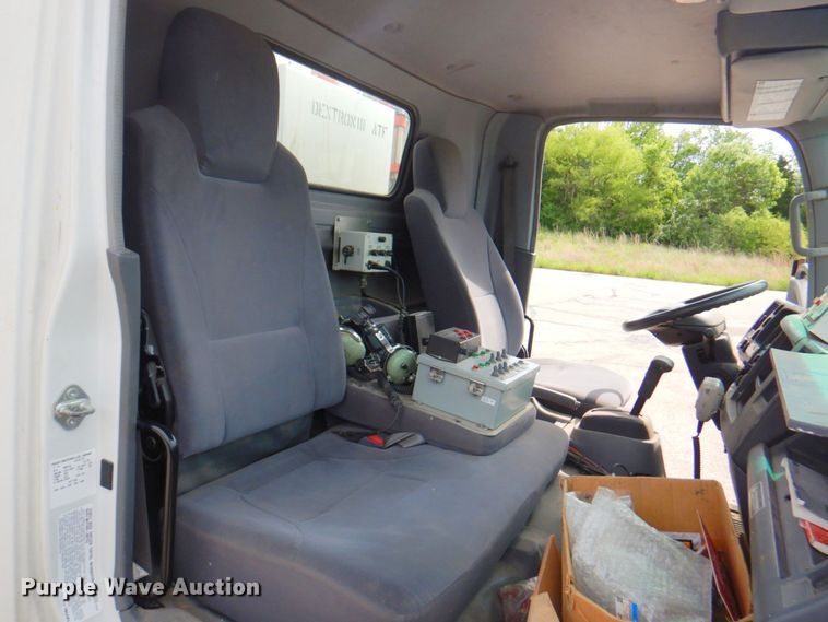 image for item DP4167 2008 GMC W5500HD  paint striping truck