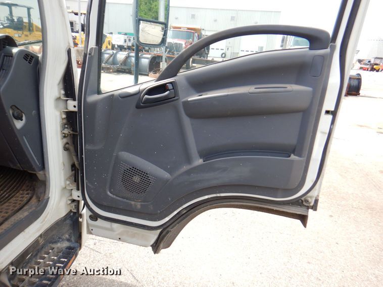 image for item DP4167 2008 GMC W5500HD  paint striping truck