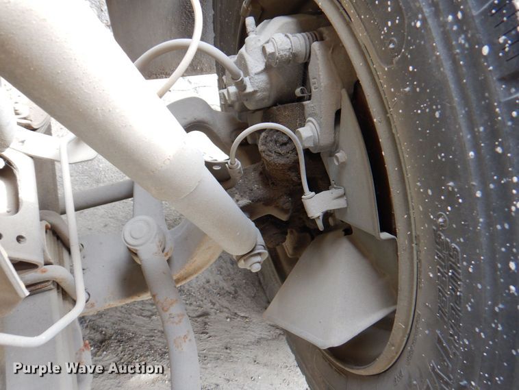 image for item DP4167 2008 GMC W5500HD  paint striping truck