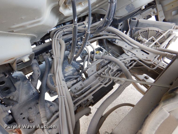 image for item DP4167 2008 GMC W5500HD  paint striping truck