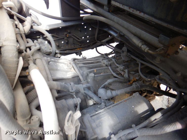 image for item DP4167 2008 GMC W5500HD  paint striping truck