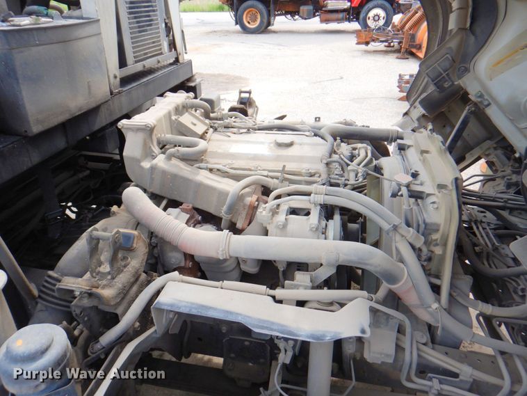 image for item DP4167 2008 GMC W5500HD  paint striping truck