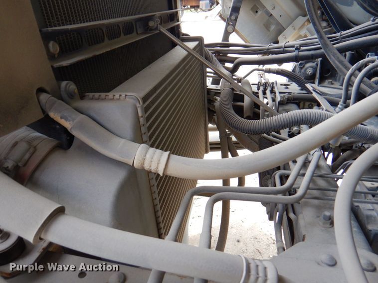 image for item DP4167 2008 GMC W5500HD  paint striping truck