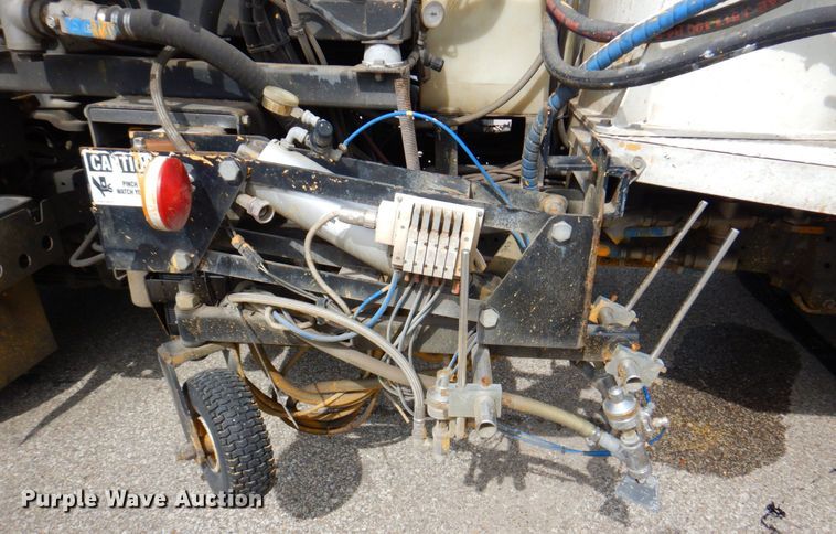 image for item DP4167 2008 GMC W5500HD  paint striping truck