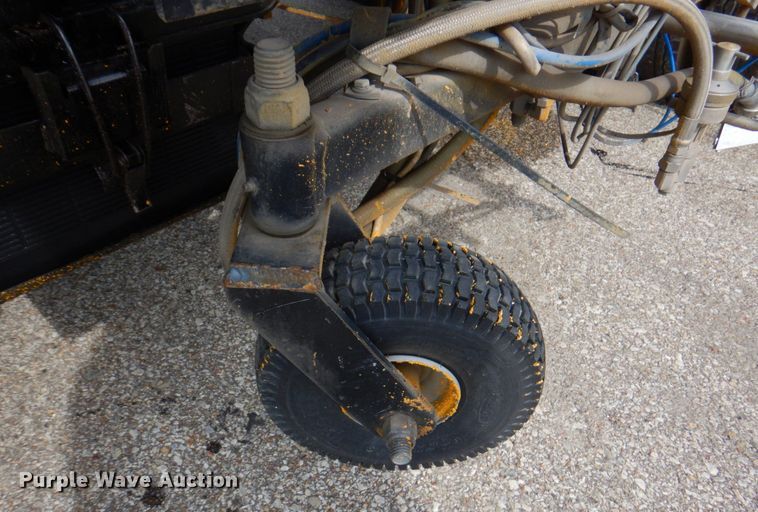 image for item DP4167 2008 GMC W5500HD  paint striping truck