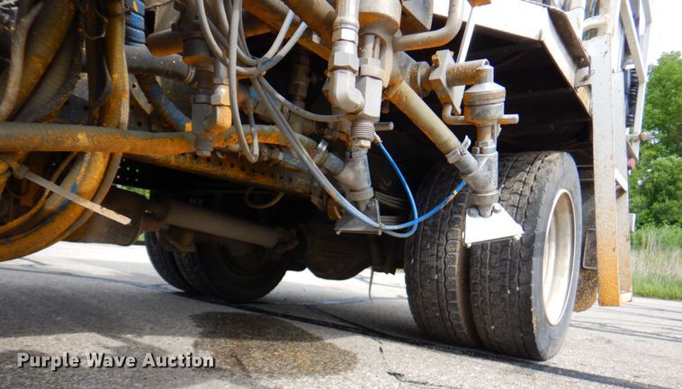 image for item DP4167 2008 GMC W5500HD  paint striping truck