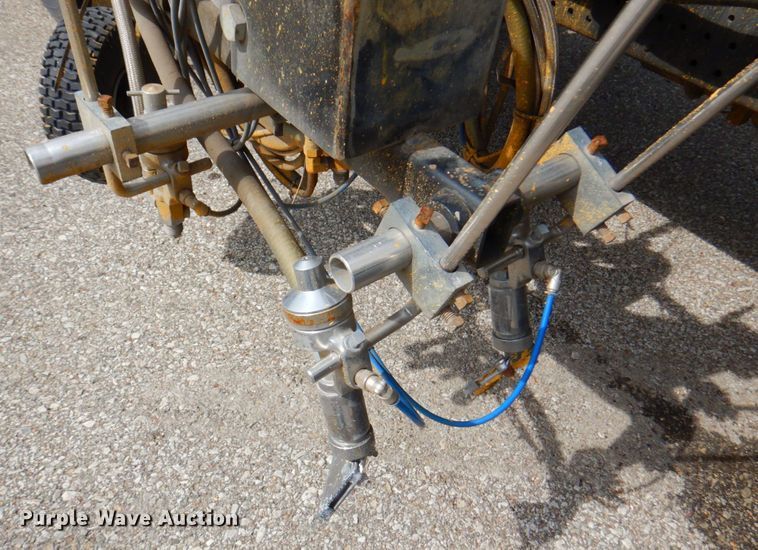 image for item DP4167 2008 GMC W5500HD  paint striping truck