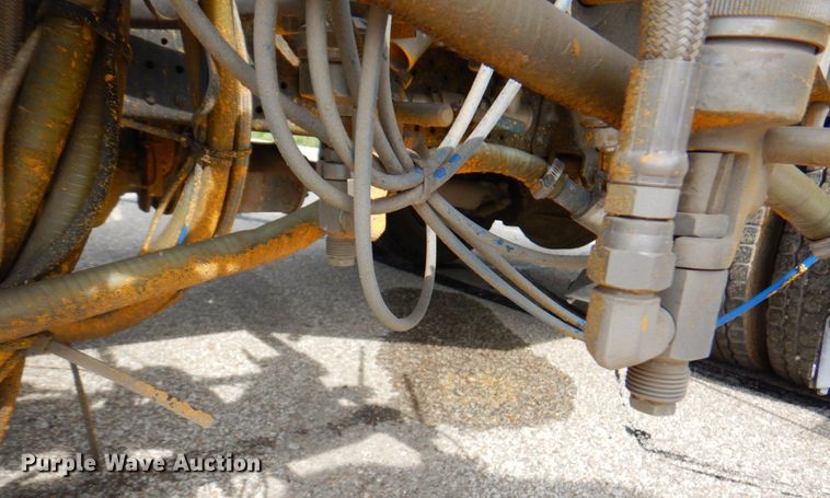 image for item DP4167 2008 GMC W5500HD  paint striping truck