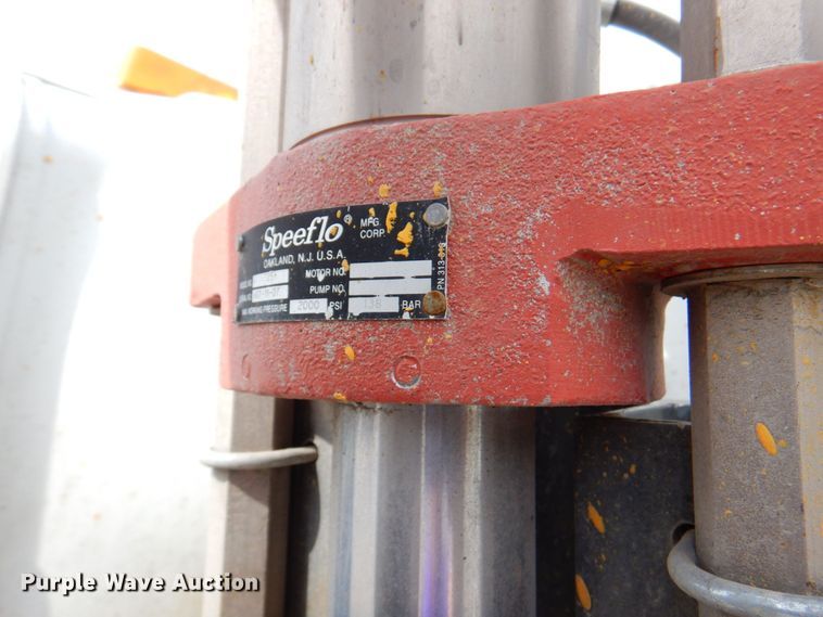 image for item DP4167 2008 GMC W5500HD  paint striping truck