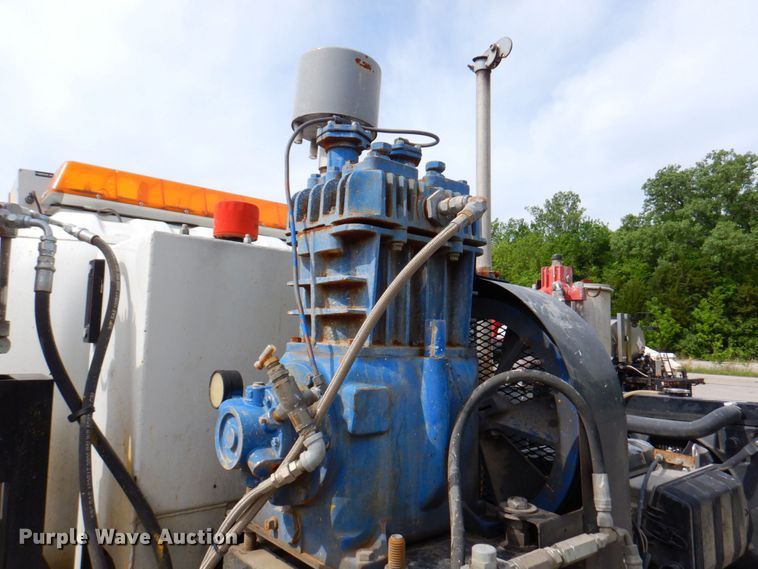 image for item DP4167 2008 GMC W5500HD  paint striping truck