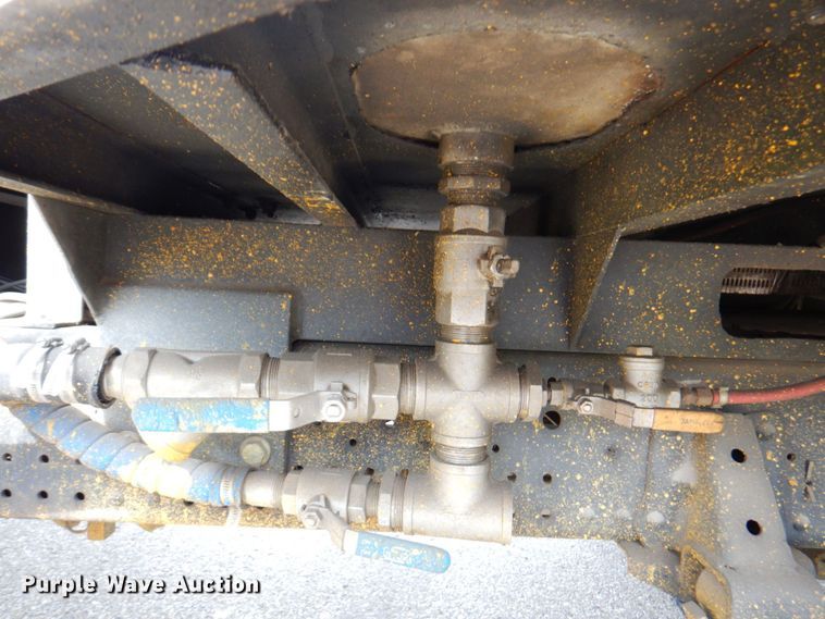 image for item DP4167 2008 GMC W5500HD  paint striping truck