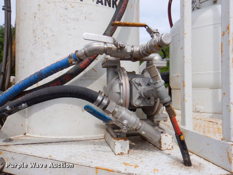 image for item DP4167 2008 GMC W5500HD  paint striping truck