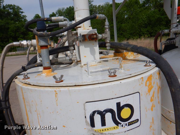 image for item DP4167 2008 GMC W5500HD  paint striping truck