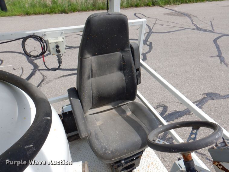 image for item DP4167 2008 GMC W5500HD  paint striping truck