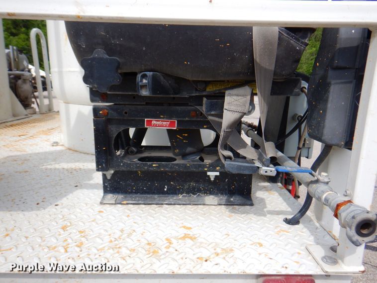 image for item DP4167 2008 GMC W5500HD  paint striping truck