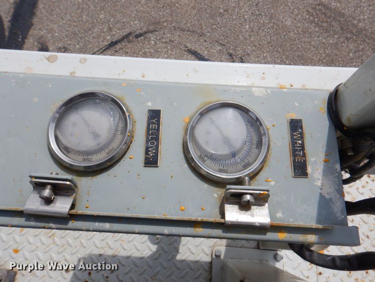 image for item DP4167 2008 GMC W5500HD  paint striping truck